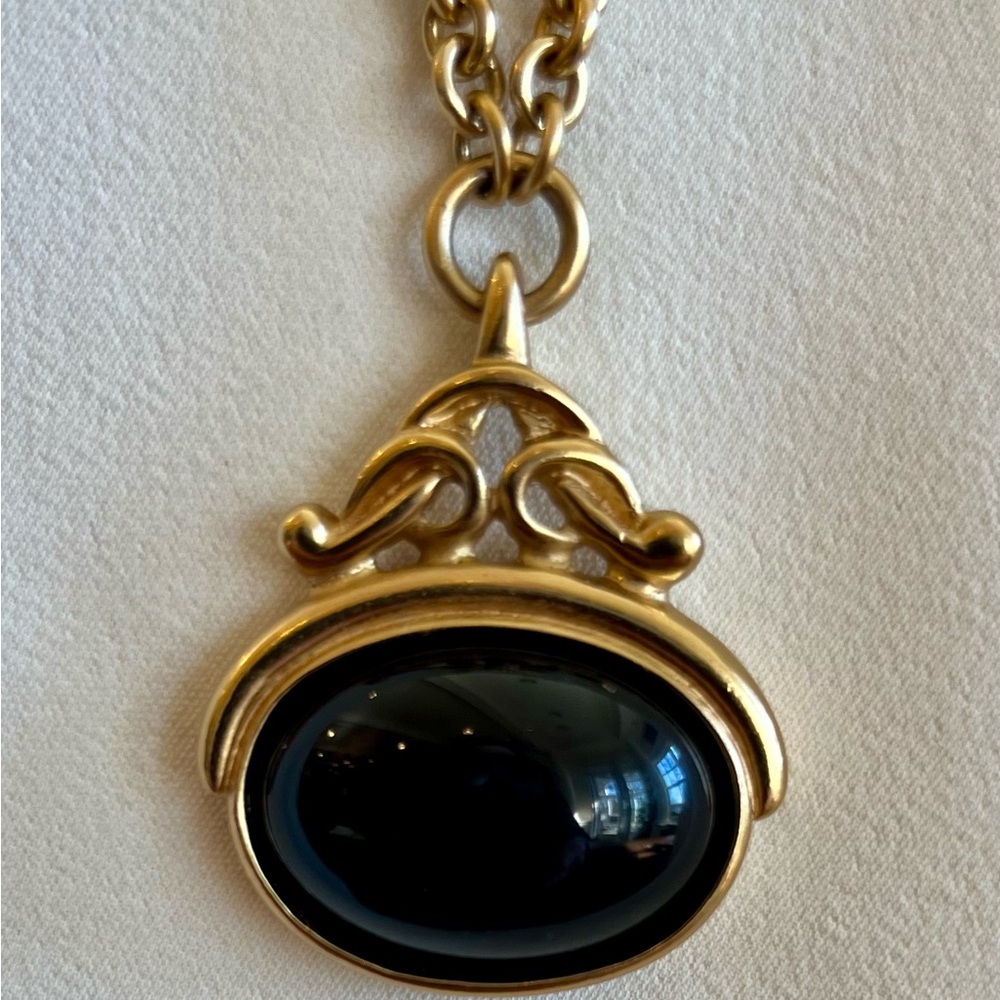 Liz Claiborne Pedant Necklace